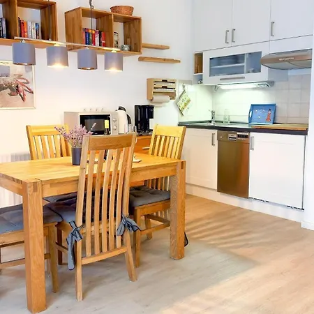Land-meer-wohnung-9 شقة
